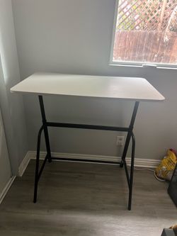 Adjustable desk