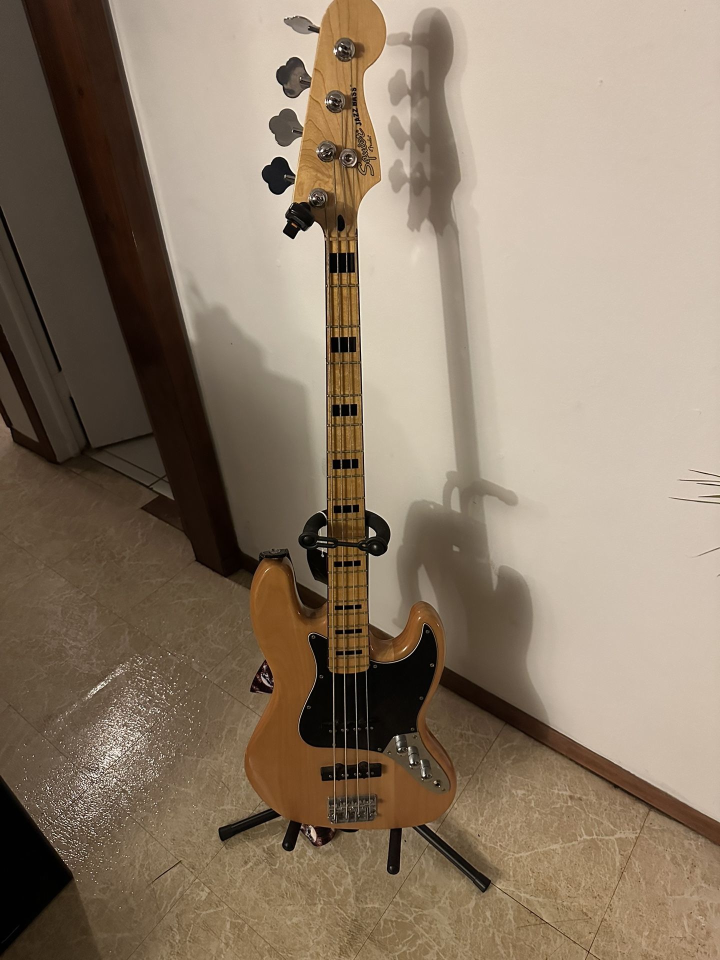 Squire, Fender, Bass