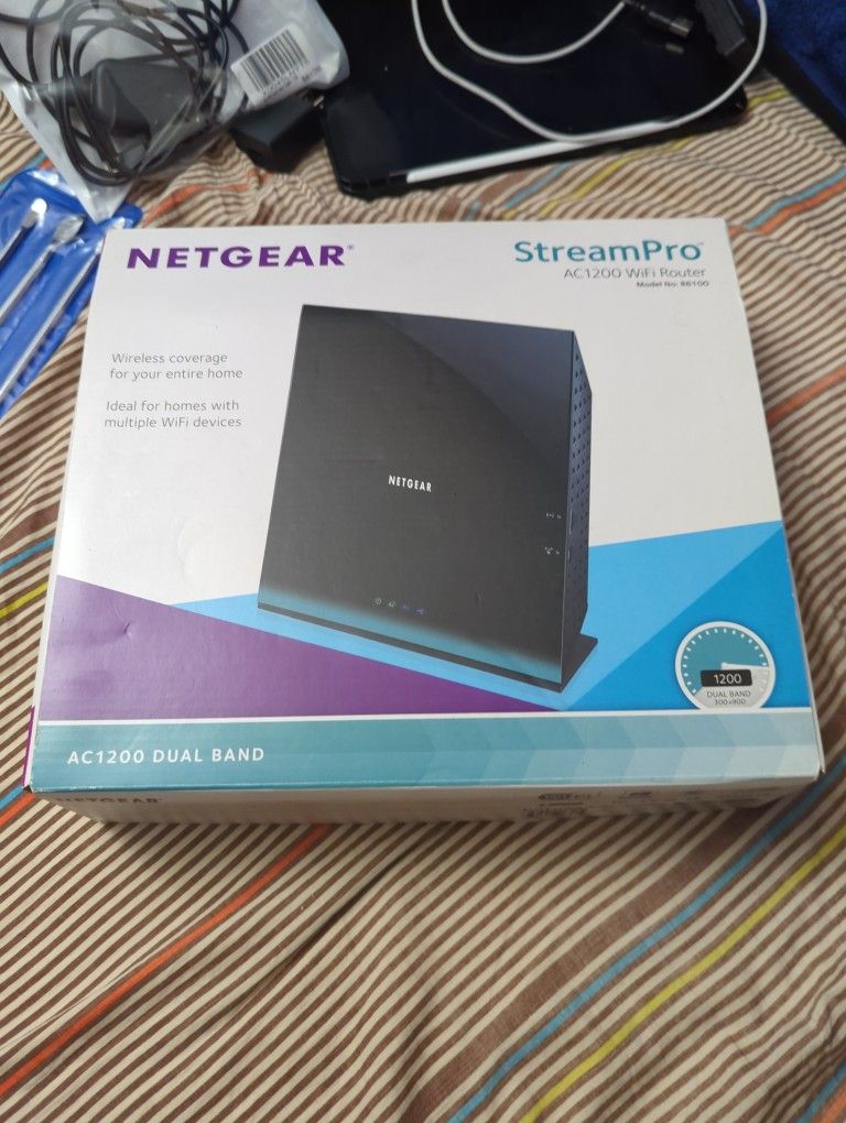 Netgear R6100 WiFi Router