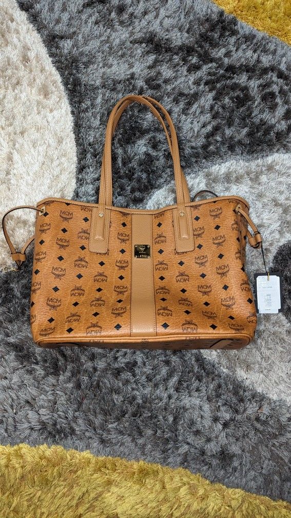 Authentic MCM Reversible Shopper in Cognac NWT Retail $730