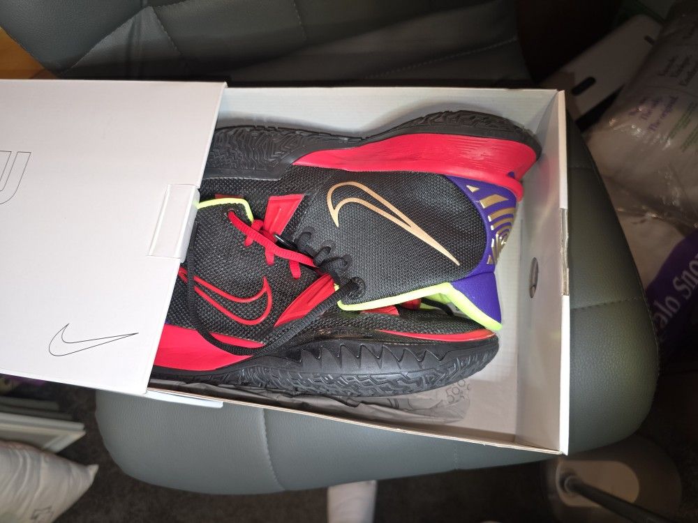 Nike Kyrie 7 https://offerup.com/redirect/?o=SS5kLmJ5 You M7.5/W9
