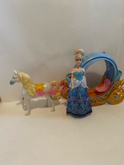 Hasbro 2015 Cinderella’s Magical Transforming Carriage