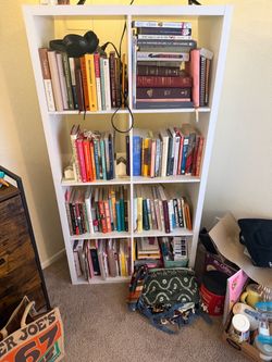 Cubby shelving unit