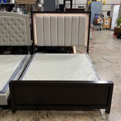 Maretto Upholstered Queen Bed 