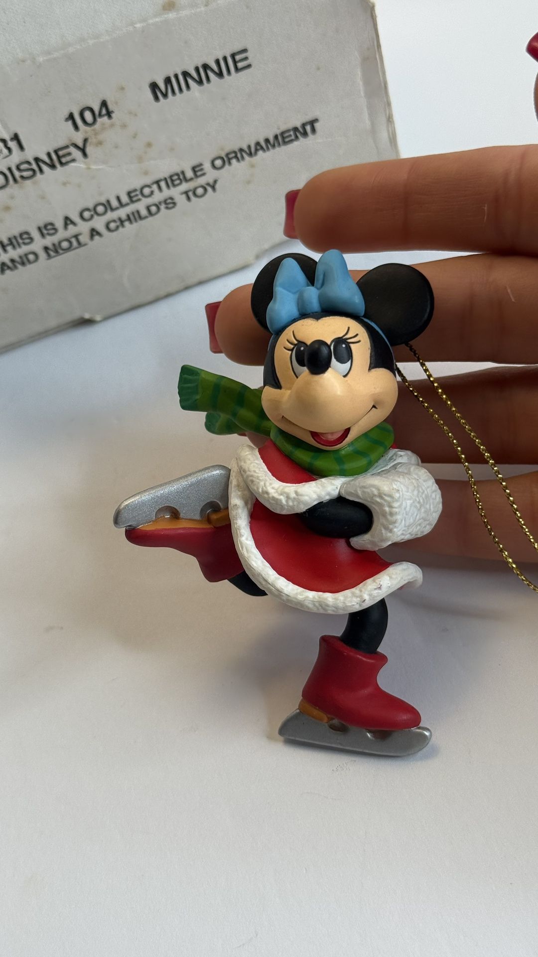 Disney Grolier “Minnie on Ice Skates” #26231-104 Christmas Collectible Ornament