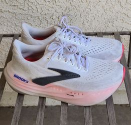 Brooks Women's Glycerin Max Road Running Shoes. White/Black/Diva Pink. Size 9.5.