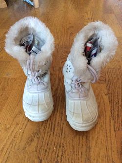 Children snow boots. Size 1