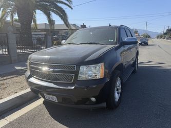 Tahoe LTZ 2007 motor tiene menos de un año se cambió la transmisión anda fallando 200 mlls $4200