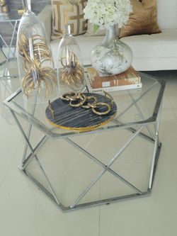 Coffee table with 2 end tables