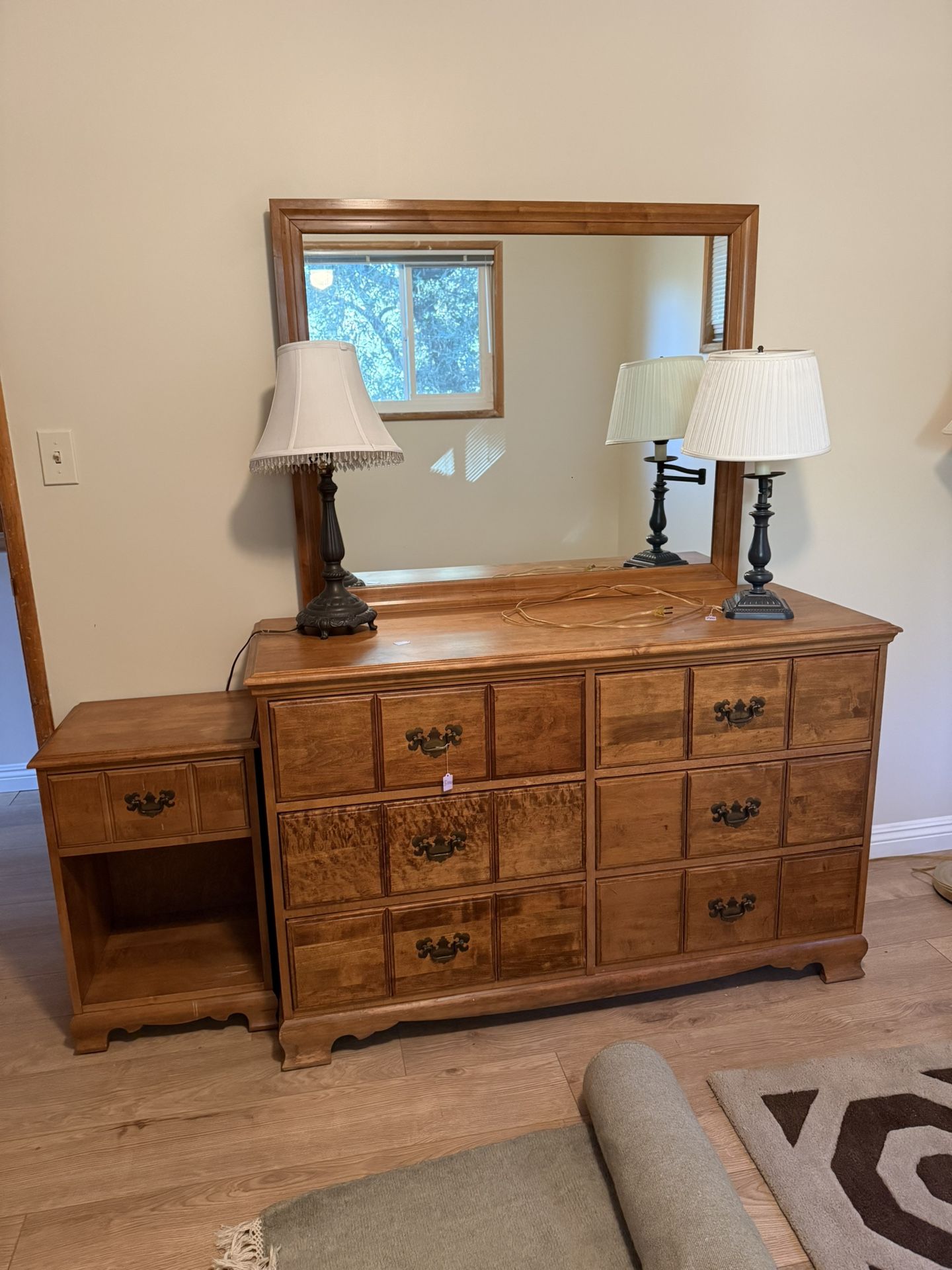 Light Brown Wooden Wood Dresser Nightstand Mirror Lamps Vintage