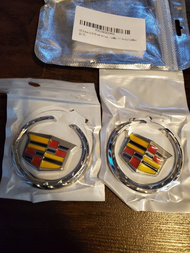 New Cadillac Wreath And Crest Emblems 2pc