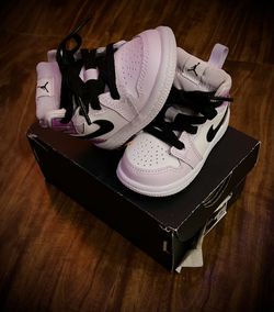 Toddler Air Jordan 1 Mid shoes in the "Barely Grape"