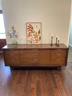 Vintage Mid Century Modern Walnut Nine Drawer Dresser~