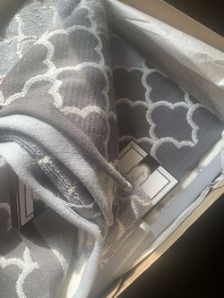2 For $40 style lounge towels/ Toallas Para Ducha