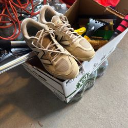 New Balance Size 9 Baseball Cleats