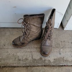 MERONA 9.5 BOOTS