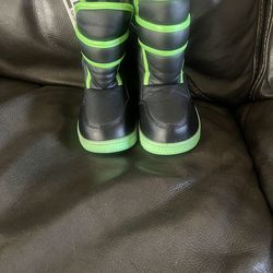 Snow boots