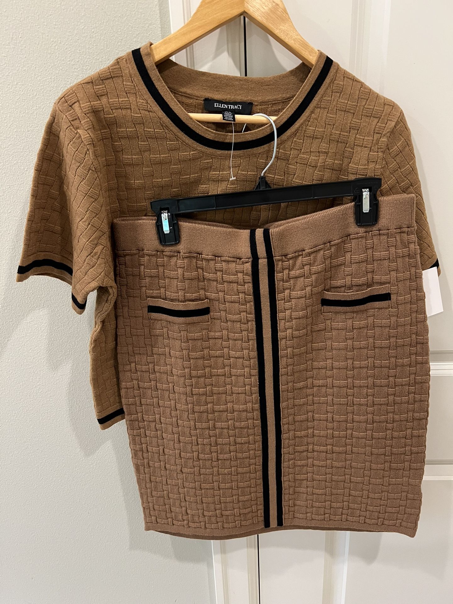Ellen Tracy Knit Set Blouse And  Skirt Color Camel