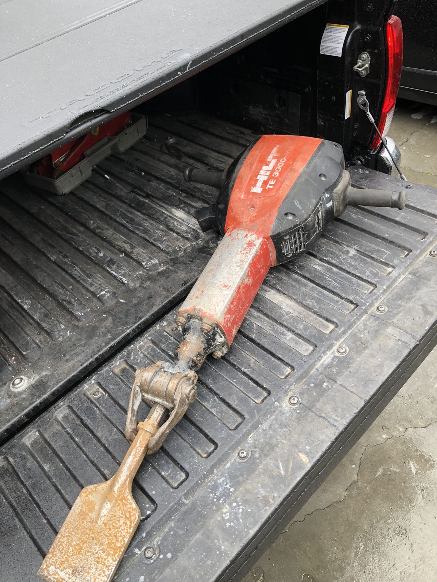 Hilti te 3000 avr demolition hammer in great condition (power cord not included I lost) 💯 works warranty