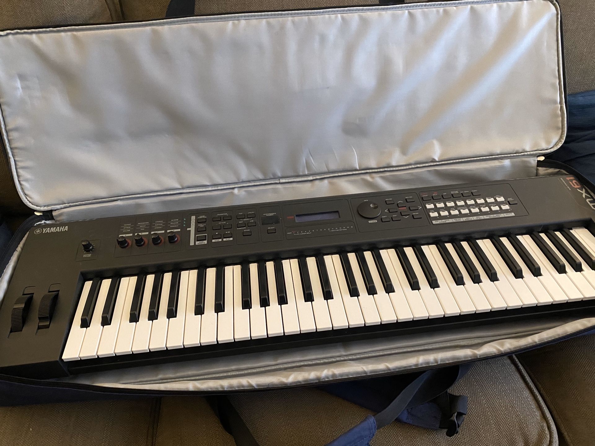 Yamaha MX61 Keyboard