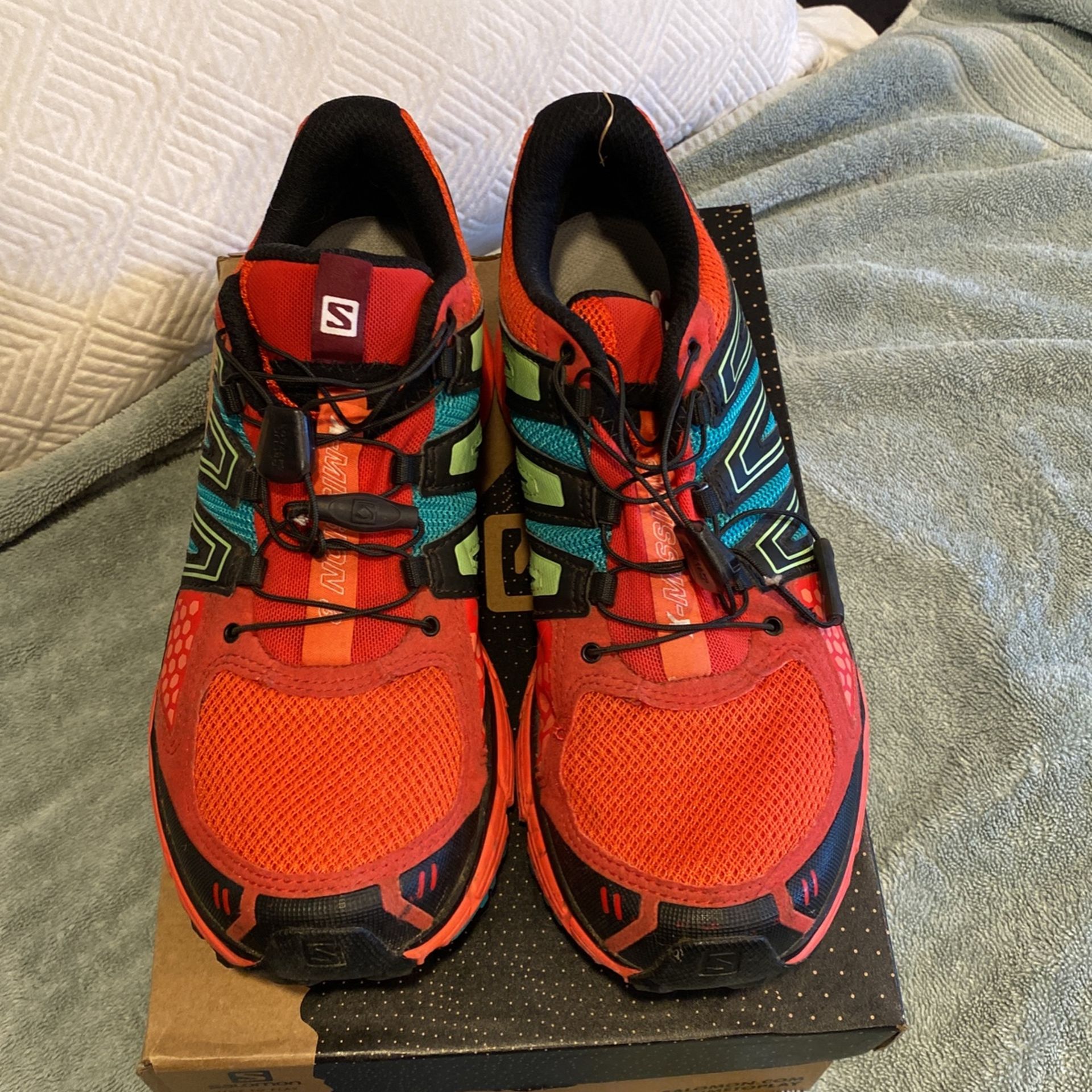 Women’s Salomon Running Trail Shoes Size 9.5