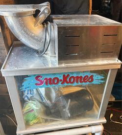 Restaurant snow cone machine