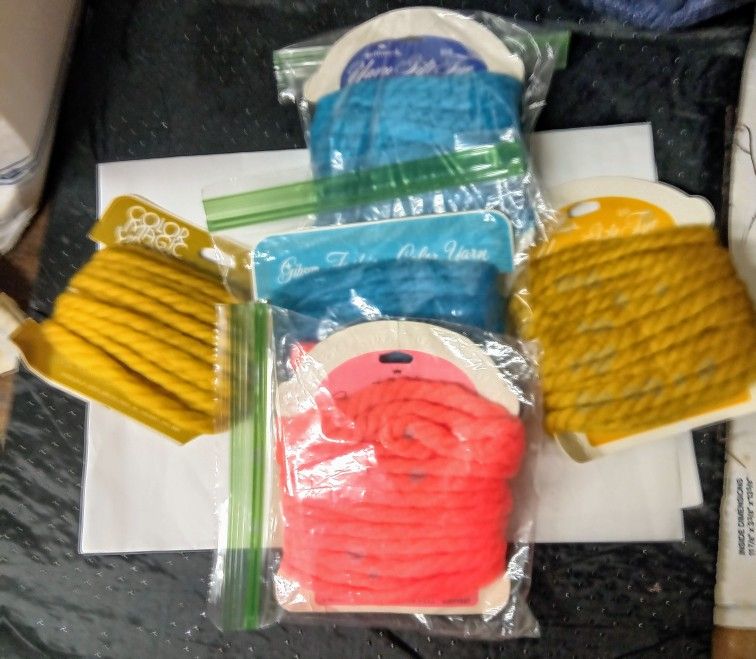 Hallmark & Color Magic Gift Tie Yarn