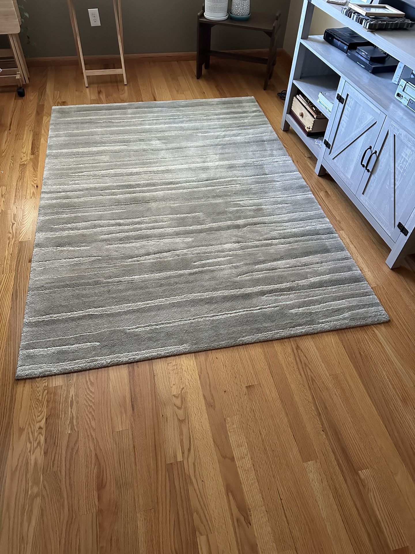 THROW RUG 5’x7.5”