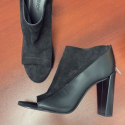 Vince 8.5 Size Black Suede Almost New