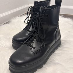 UGG COMBAT BOOTS - Size 9 - Women's 