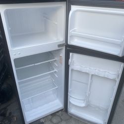 mini fridge 