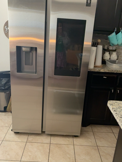 Samsung Family Hub Smart Refrigerator – FOR PARTS/REPA