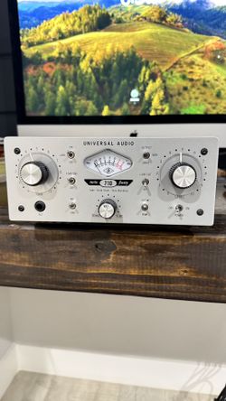 Universal Audio 710 Twin-Finity Preamp