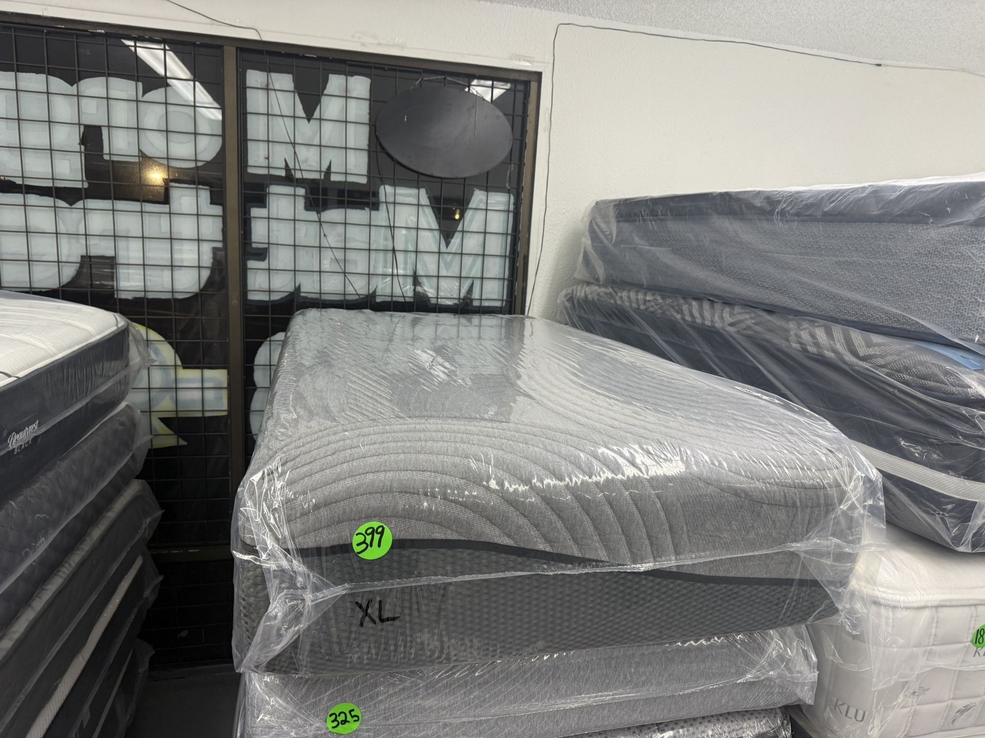 TWIN XL MEMORY FOAM MATTRESS & BOX SPRING BED SET