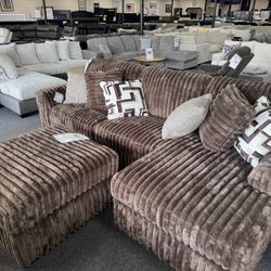 2-PC Midnight Sectional. 🚚WE DELIVER🚚