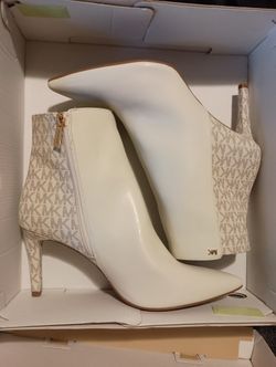 Brand New Michael Kors White Boots Size 10
