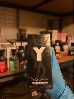 Yves Saint Laurent (YSL) Y Eau de Parfum.
