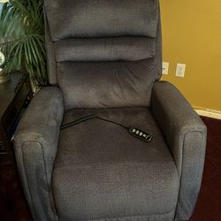 Zero Gravity Reclining Chair w/ Built-In Remote