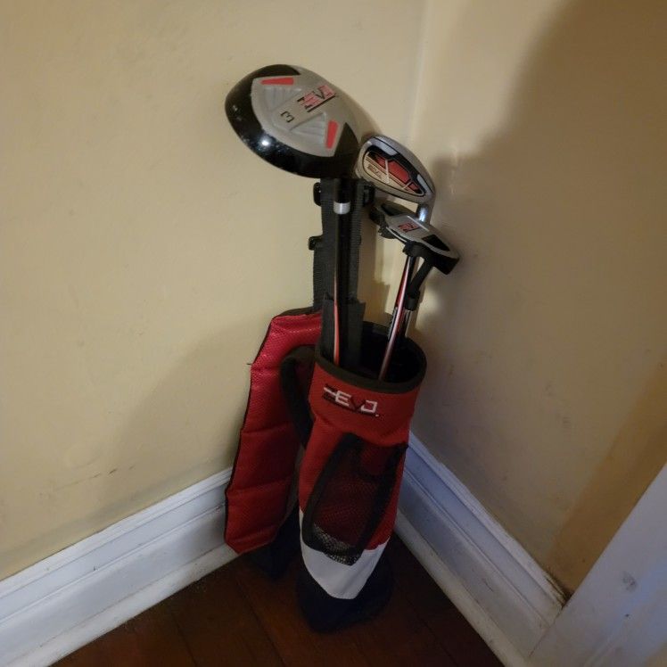 Zevo Shortest Golf Clubs for Children, 3 pcs Right Handed With Matching Golf Bag