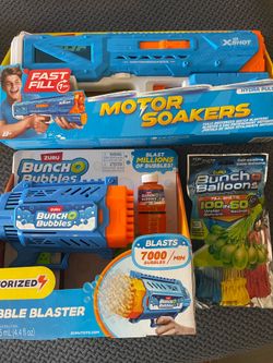 Summer Outdoor Water Toys Bundle Chalk Water Balloons Bunch o Bubbles Blaster