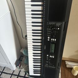Yamaha psr E323 Keyboard 