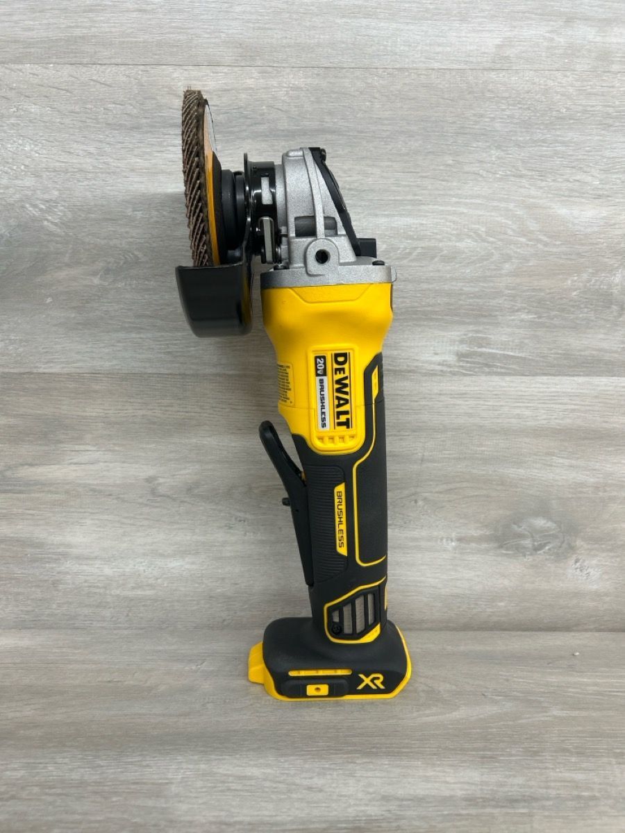 DEWALT DISC GRINDER DCG413 (PO1020366)