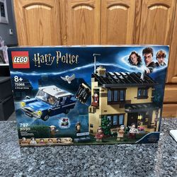 LEGO Harry Potter 4 Privet Drive  Flying Ford Car House.  Pieces 797.  Brand new factory sealed.  Smoke free home 