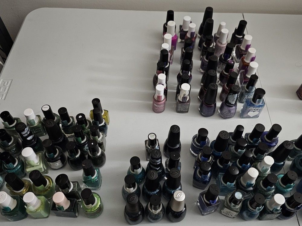 ***FREE*** NAIL POLISH