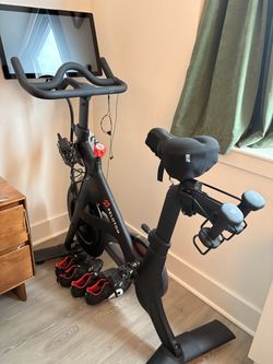 2021 Peloton Bike 2nd Gen Very Good Condition with Accessories