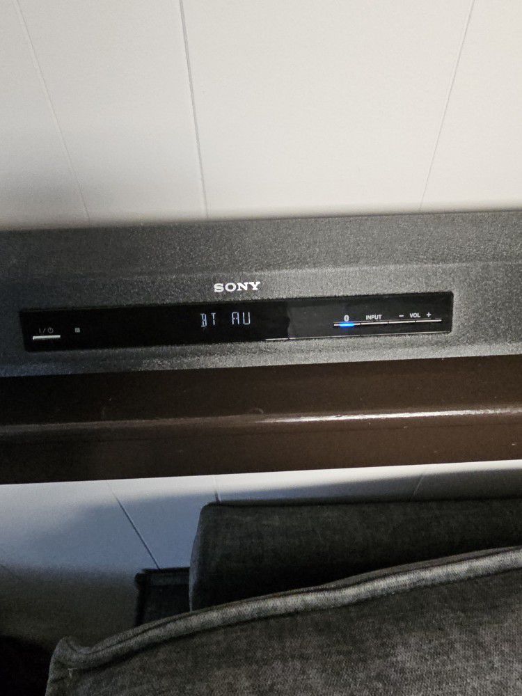 Sony Soundbar W/Subwoofer and remote 