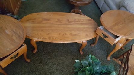 Coffee table and two end table's like new