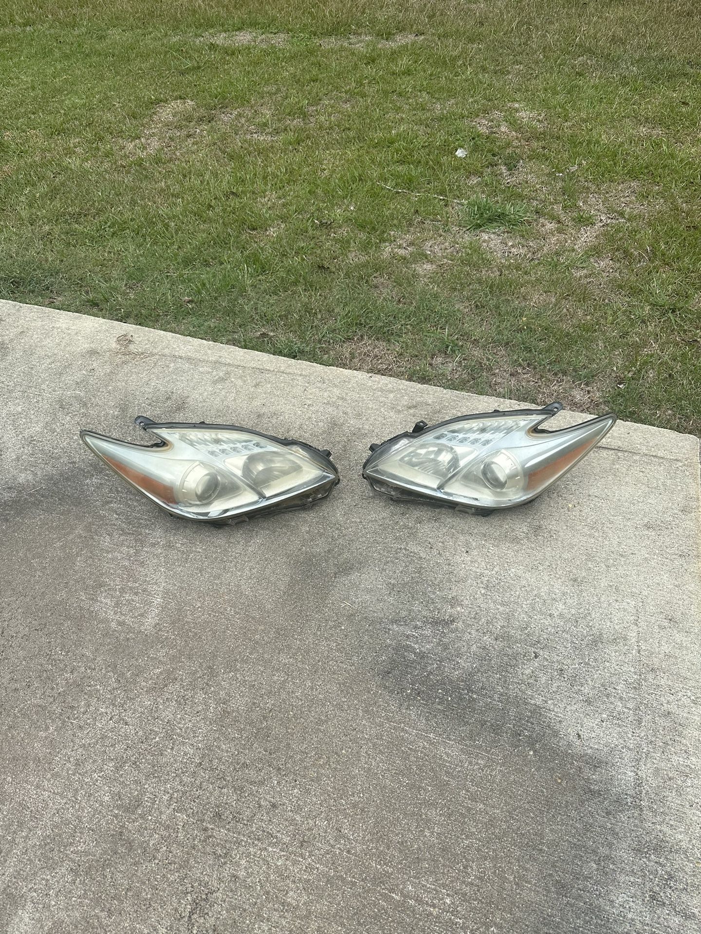 2010-2014 Toyota Prius Headlights Left & Right Halogen OEM