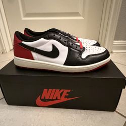 Size 11 - Jordan 1 Retro OG Low Black Toe Preowned