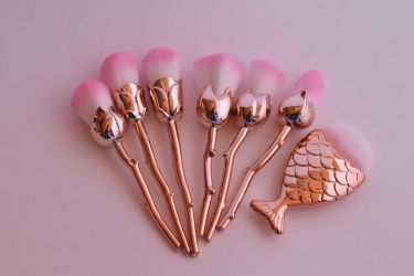 Rose gold pink beautiful makeup brush set